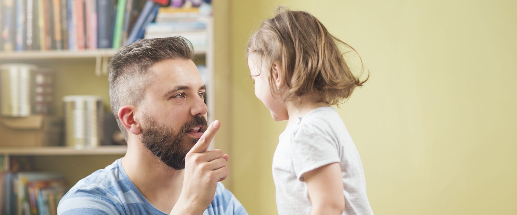 родители объясняют ребенку. Parents think. домашнее семейное обучение что это. разговор отца с сыном детская. родители внушают детям.