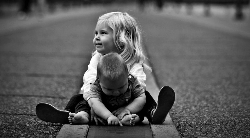 Giochi all’aperto con i bambini da fare in cortile