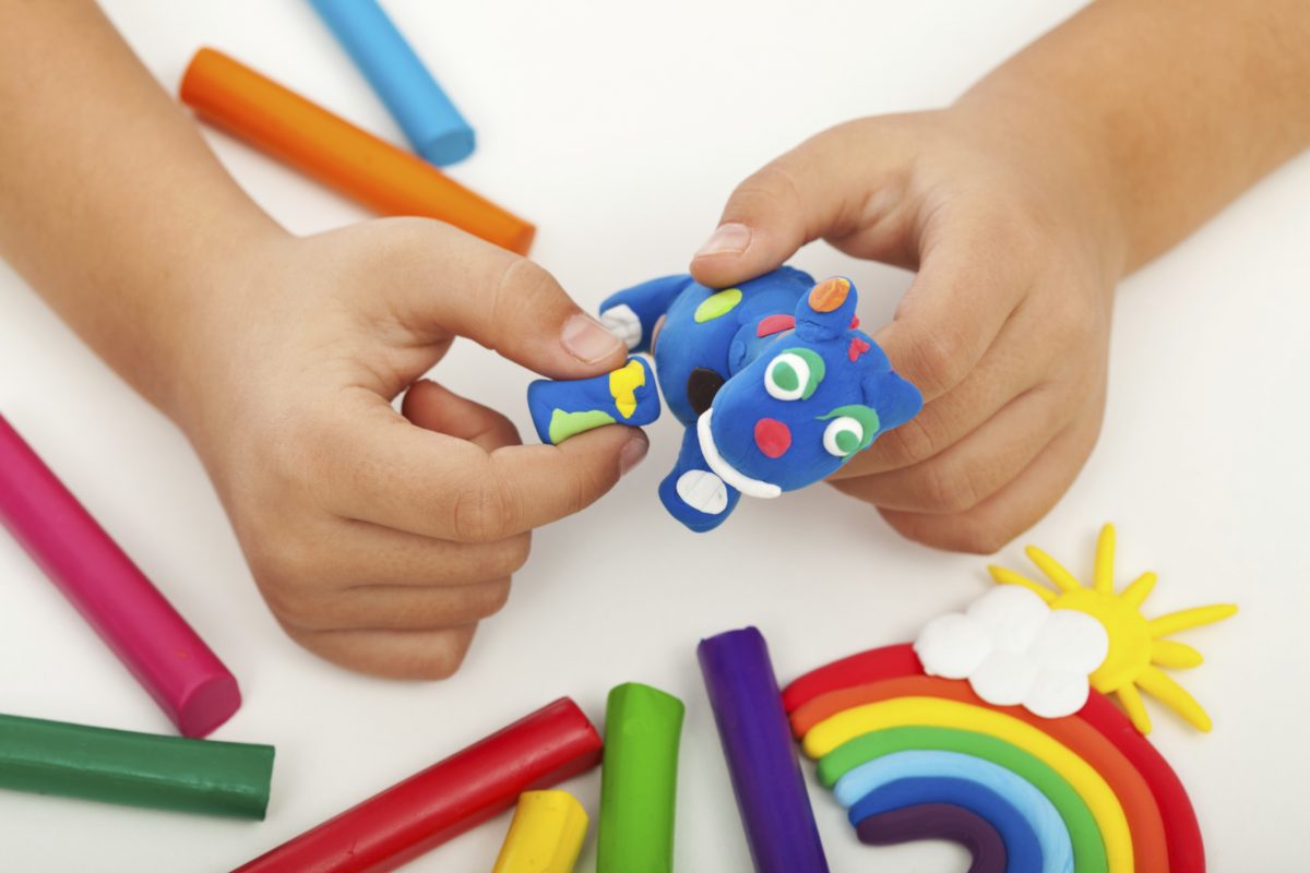 Giochi in casa con i bambini - Giochi da fare in casa - Idee giochi bambini