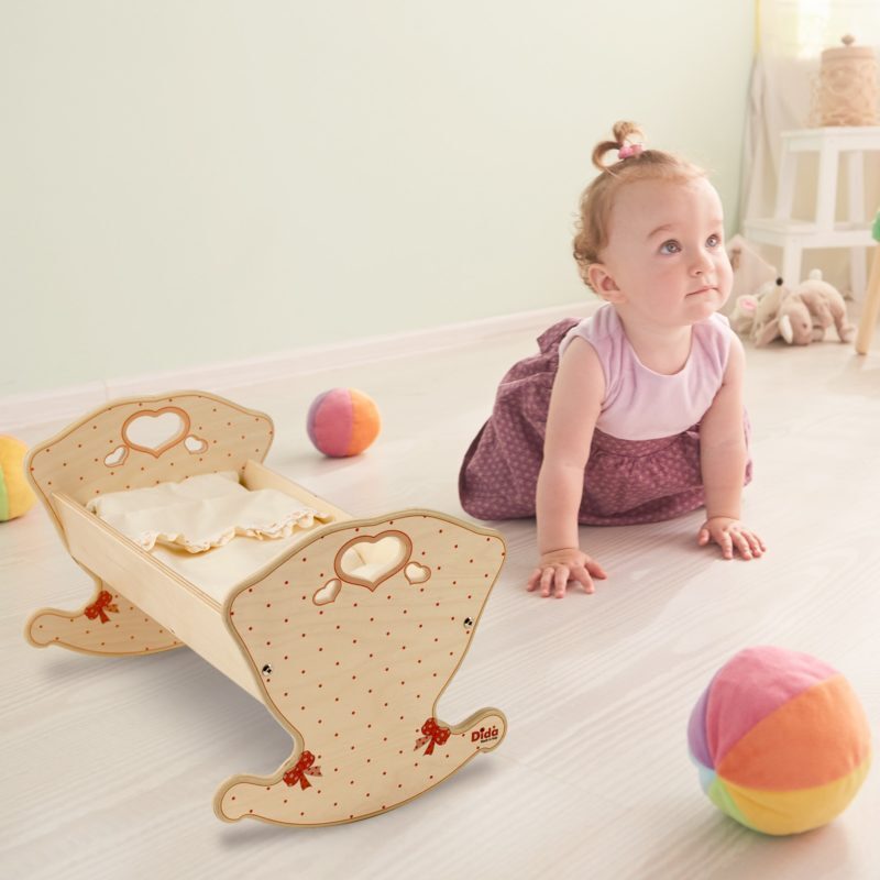 Armadio, lettino e culle per bambole